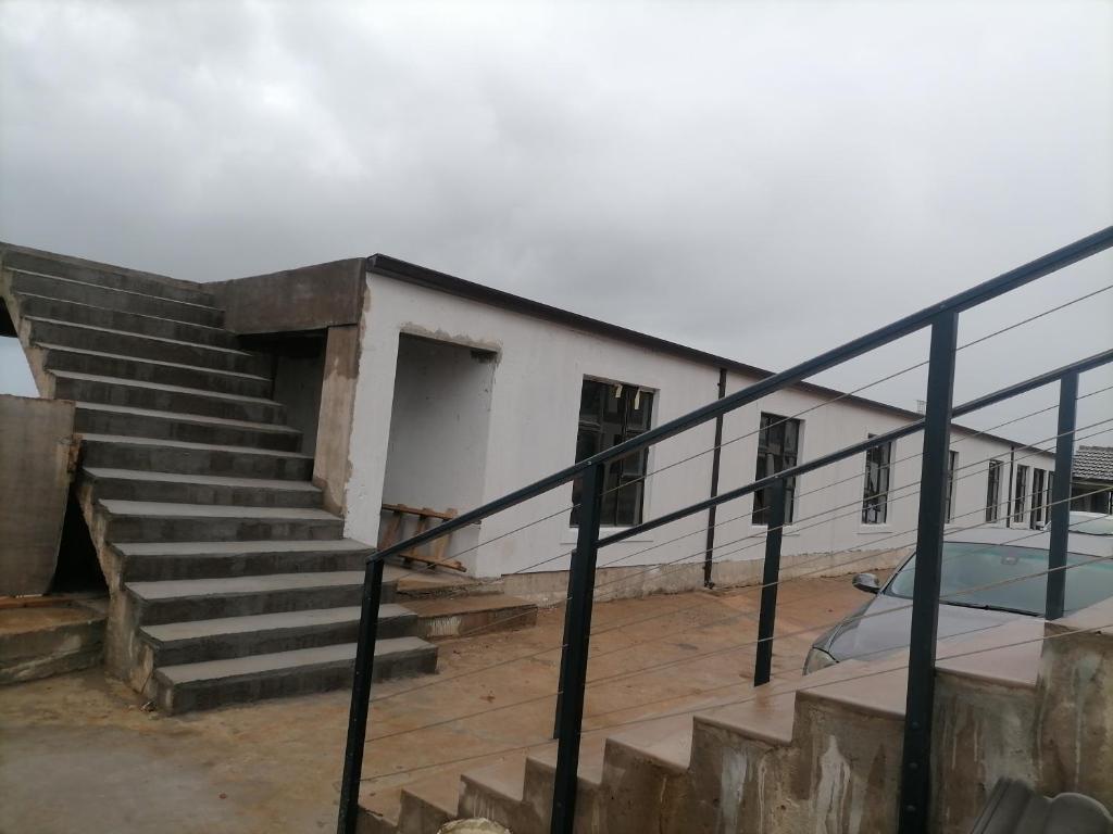 BF Dlamini Guesthouse