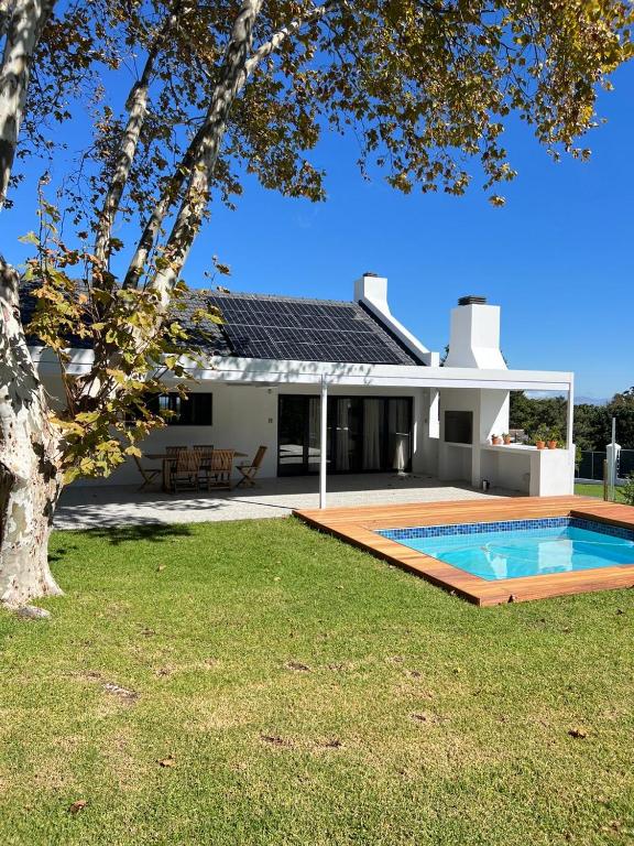 هتل شاسلا سلف کترینگ - Chasselas Self Catering