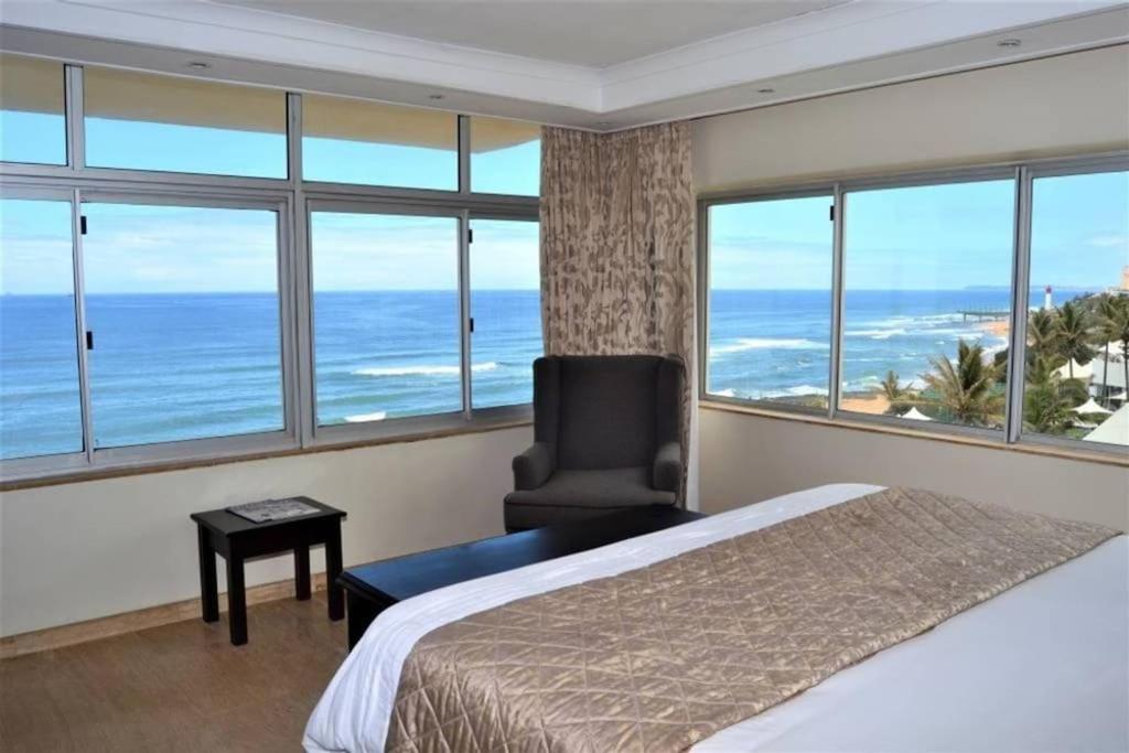 هتل 26 برنز بی اومهلنگا راکس - 26 Bronze Bay Umhlanga Rocks
