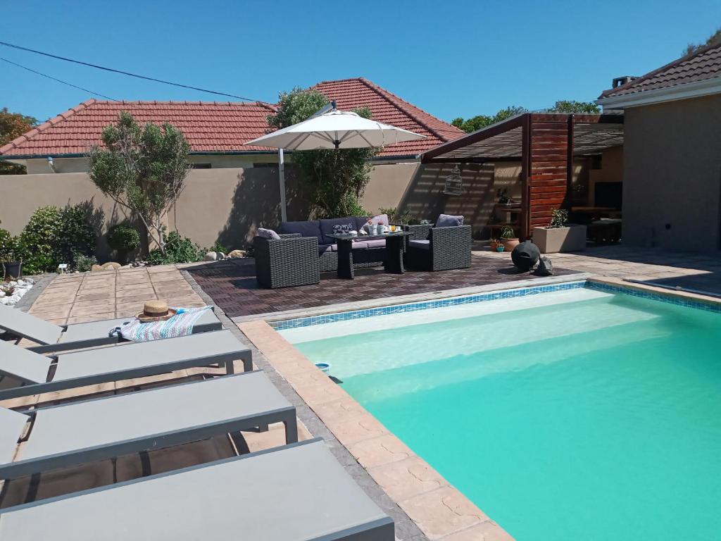 هتل لا روش گوست هاوس La Roche Guest House