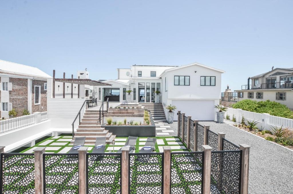 هتل ساندبنکس ویلا - Sandbanks Villa