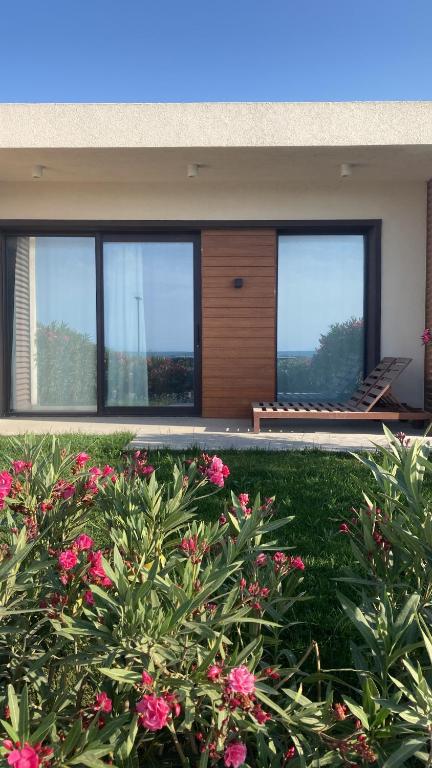 هتل سی بریز ریزورت، وایت ویلا، نارداران Sea Breeze Resort, White Villa, Nardaran