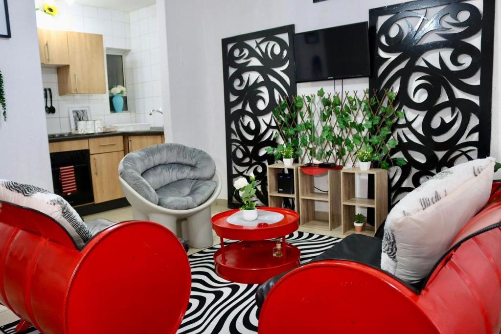 هتل فیلز لایک هوم 18 - Feels Like Home 18