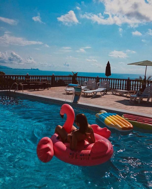 هتل وایت هاوس چکوی 150 متر تو د بیچ White House Chakvi 150 m to the beach