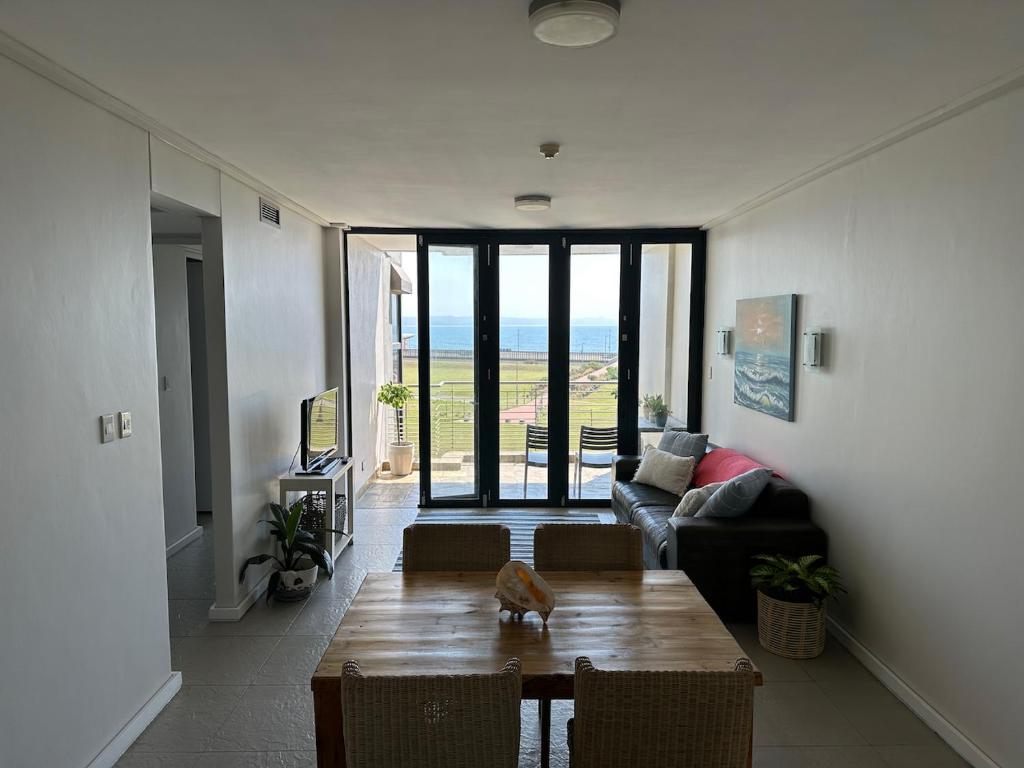 هتل پوینت بیچ #اکامودیشن - دوربان بیچ اند واترفرانت کانالز اپیک ویوز - Point Beach #Accommodation - Durban Beach & Waterfront Canals EPIC VIEWS