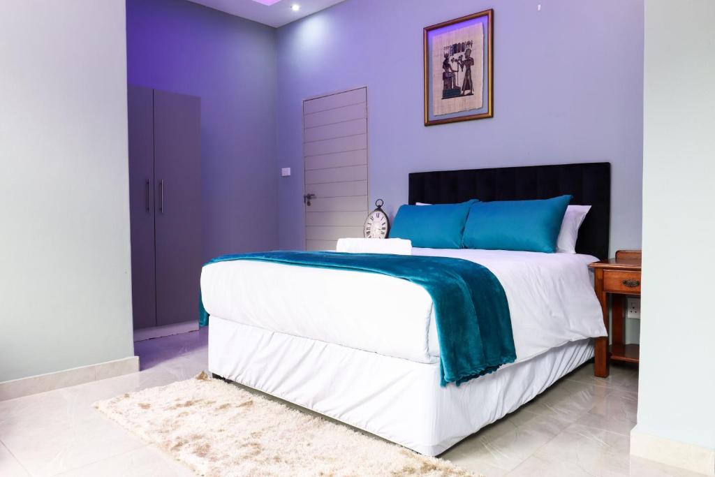 هتل دوست و سی و پنج لودج - 235 LODGE