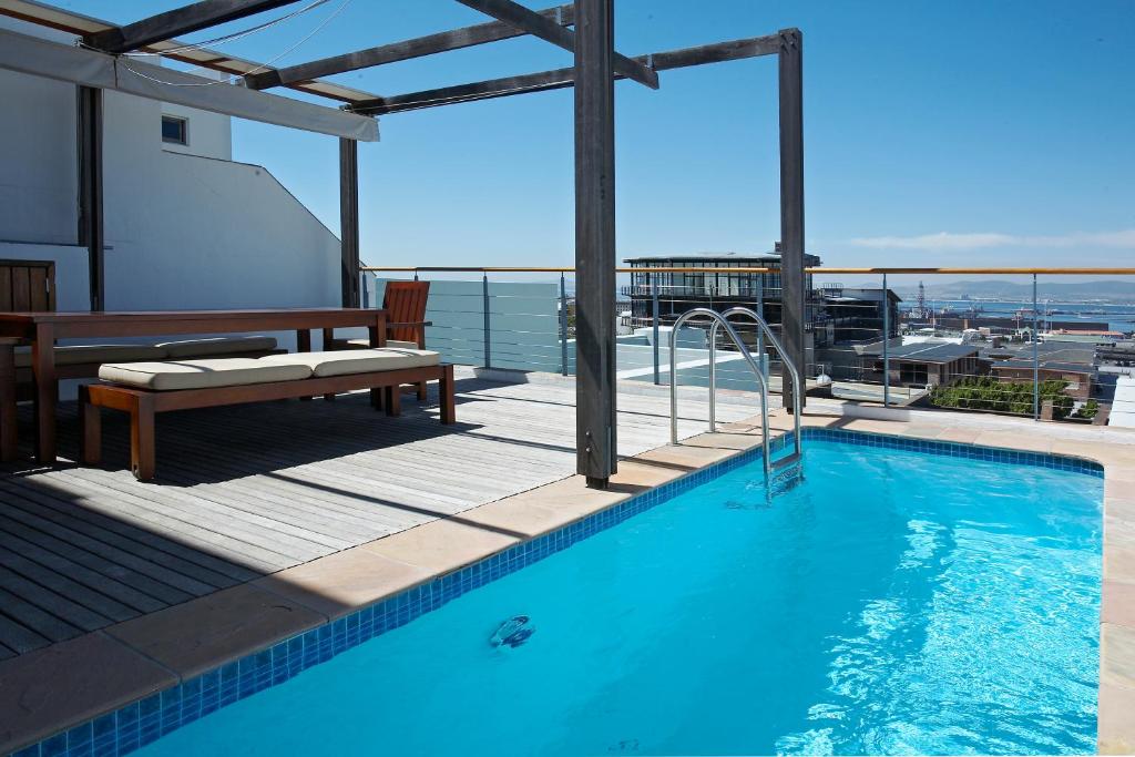 هتل دی واترکانت گریت ویوز ویت پول نو لودشِدینگ - De Waterkant Great views with pool no loadshedding