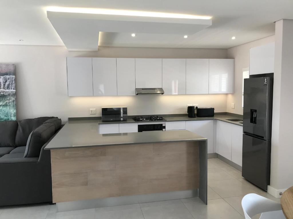 هتل استایلش سی وی آپارتمان این سنتورینی استیت. - Stylish Sea View Apartment in Santorini Estate.