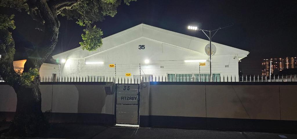 هتل گوشن لاج فیتزروی Goshen Lodge Fitzroy