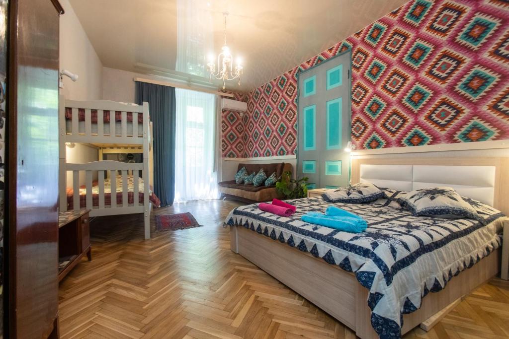 هتل پرایوت آپارتمان این د سنتر آو اولد تیبیلیسی - Private Apartment in the center of Old Tbilisi