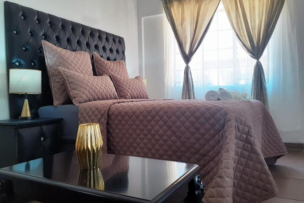 هتل کوئینز پالاس Queens Palace