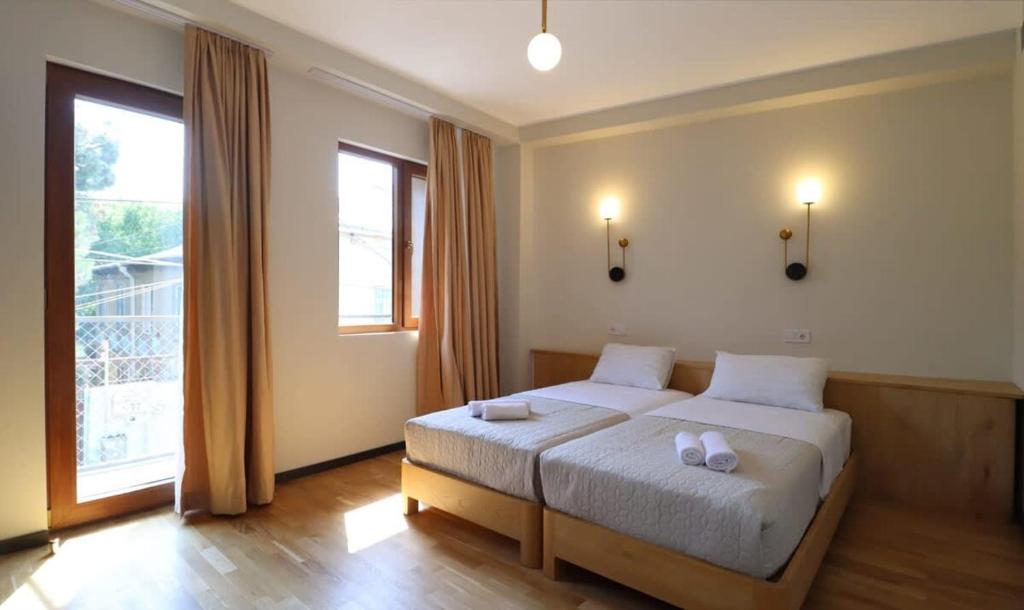 هتل چارمین 1 بی آر آپارتمان این ذا اود تیبیلیسی - Charming 1BR Apartment In the Old Tbilisi
