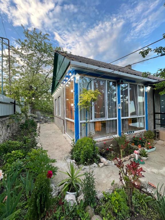 هتل گست هاوس می اند گرانفادر-მე და პაპა Guest house Me and grandfather-მე და პაპა