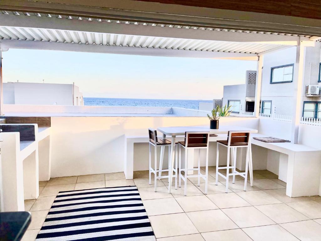 هتل بالیتو بیچفرانت ویلا، لود شیدینگ فرندلی - Ballito Beachfront Villa, LOAD SHEDDING FRIENDLY