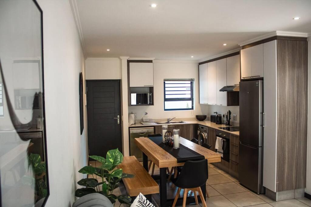 هتل اگلنت تو-بدروم آپارتمنت Elegant Two-Bedroom Apartment