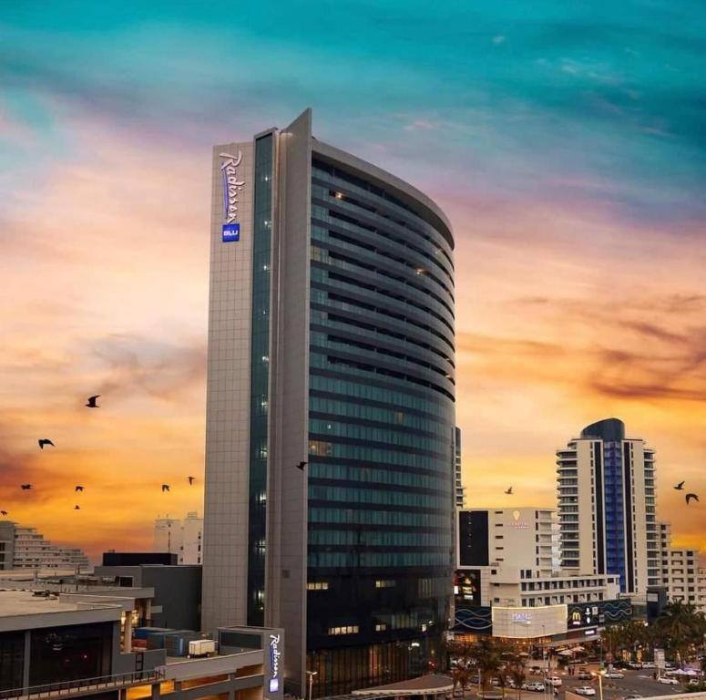 هتل امهلنگا رادیسون بلو لاکچری پرومناد سوئیت ات اوشنز آپارتمانز - Umhlanga Radisson Blu Luxury Promenade Suite At Oceans Apartments