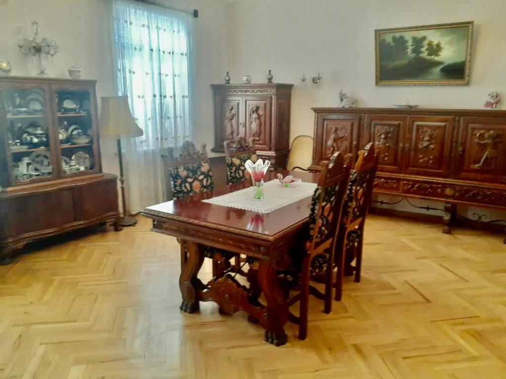 هتل سنترال اند کُزی گِست هاوس کِتی - Central and Cozy Guest House Keti