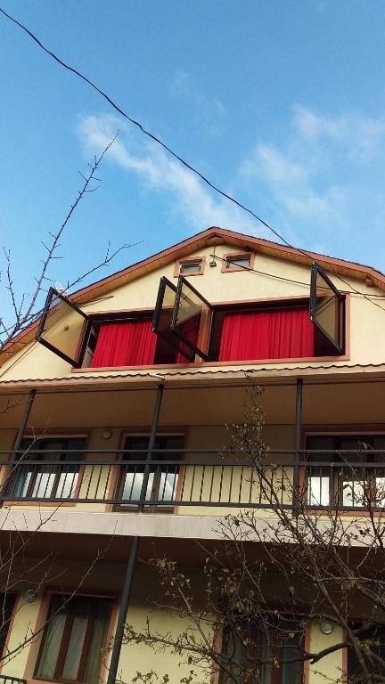 ریزورت هتل بی جینیسی Resort Hotel BIJNISI