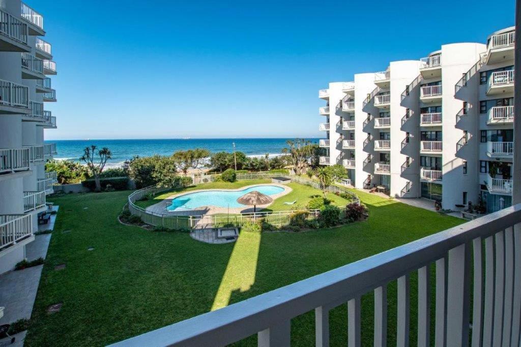 هتل امدلتو بیچ کابانا 23 - Umdloti Beach Cabana 23