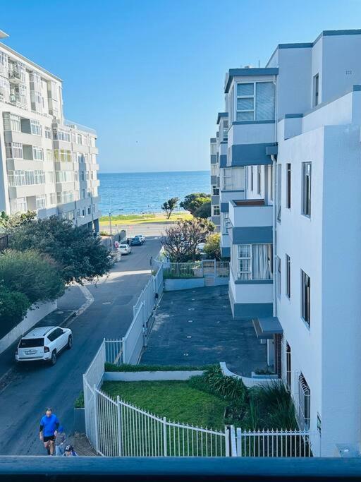 هتل فمیلی اوشن‌ساید آپارتمان ویت لارج بالکنی - Family Oceanside Apartment with large balcony