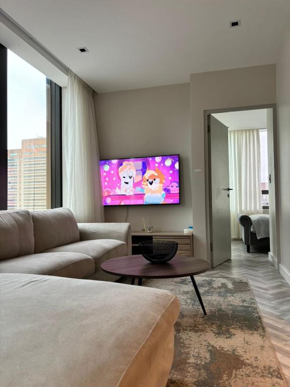 هتل یک بد اپارتمان این فورشور پلیس سیتی ویوز 1202 - 1bed apartment in foreshore place city views 1202