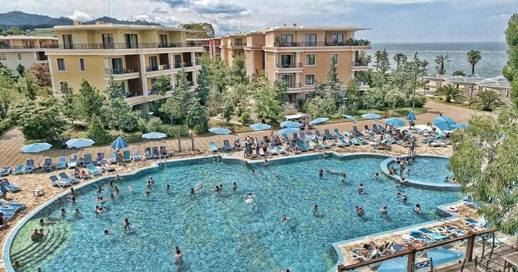 هتل دریم لند اواسی اف هپی نس Dreamland Oasis of happiness