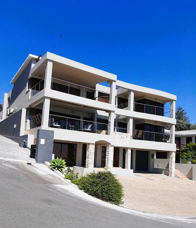 هتل ویل واترز سلف کیترینگ گانسبای - Whale Waters Self Catering Gansbaai