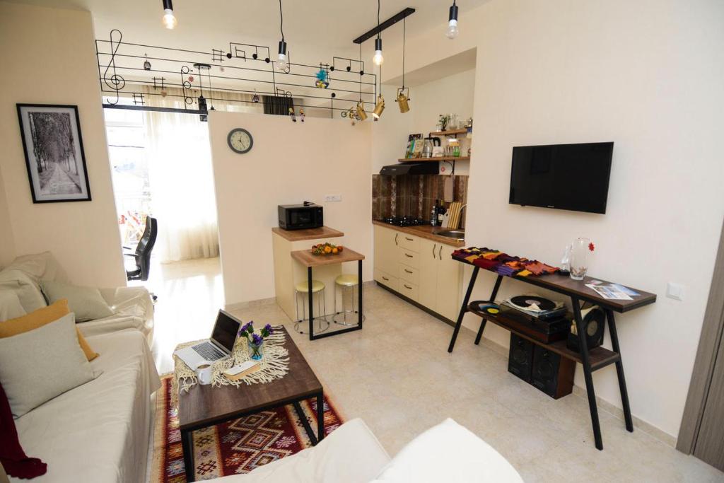 هتل موزیک لکس بست لوکیشن این تاون - Music lax best location in town