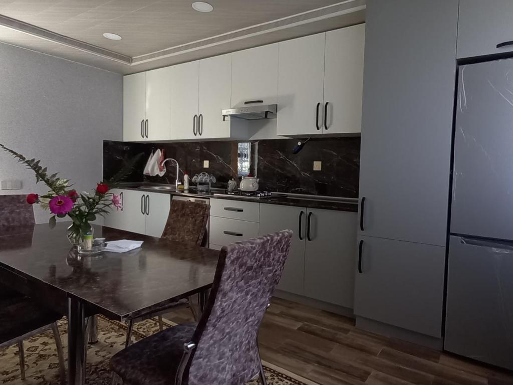 هتل گوسار بانگالو - Gusar bungalow