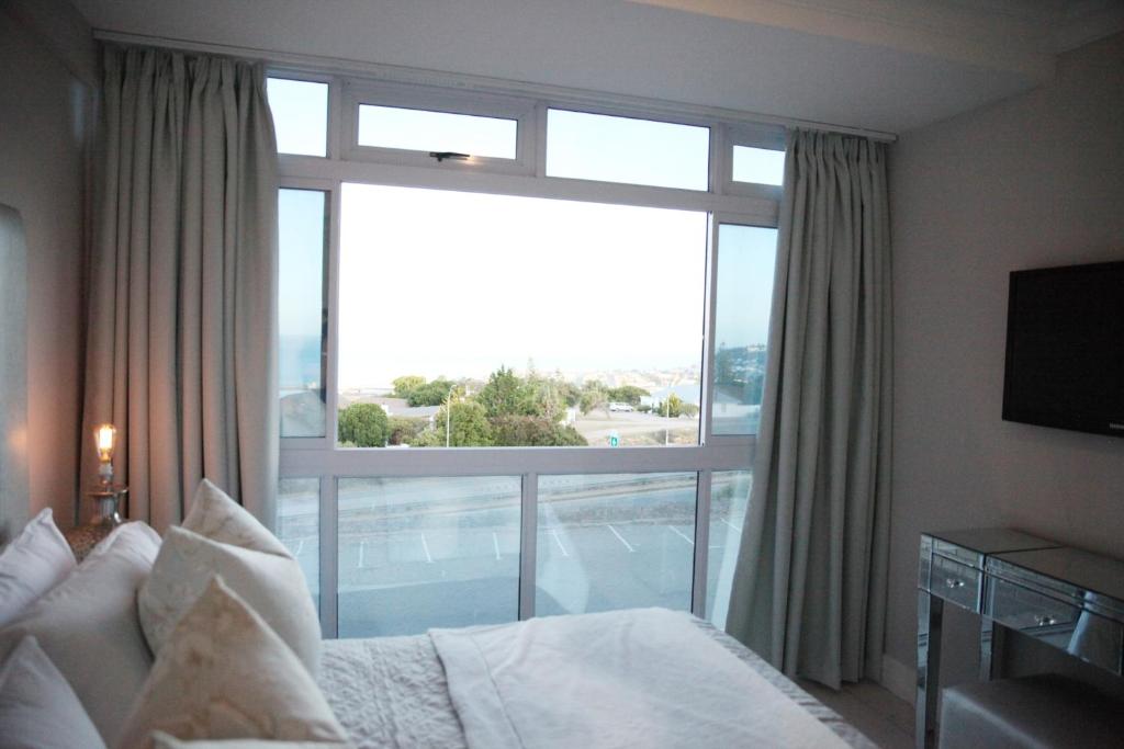 هتل ویو ات د بی 4 view at the bay 4