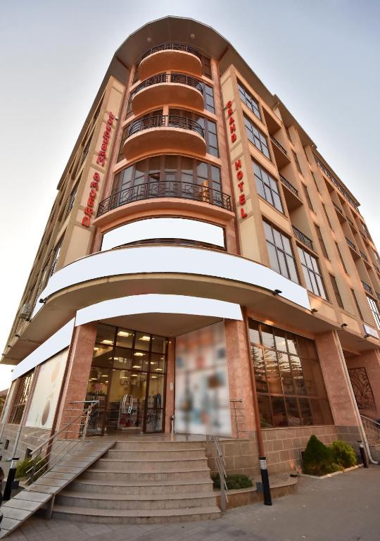 هتل گرند Hotel Grand