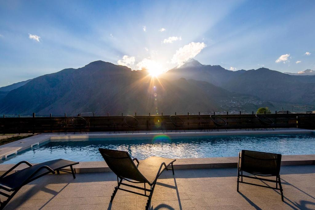 هتل کازبگی تارگمانی کاتجز Kazbegi Targmani Cottages