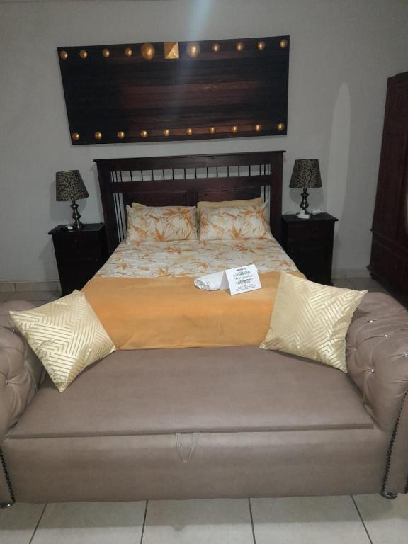 هتل چاریس گست هاوس Charis Guesthouse