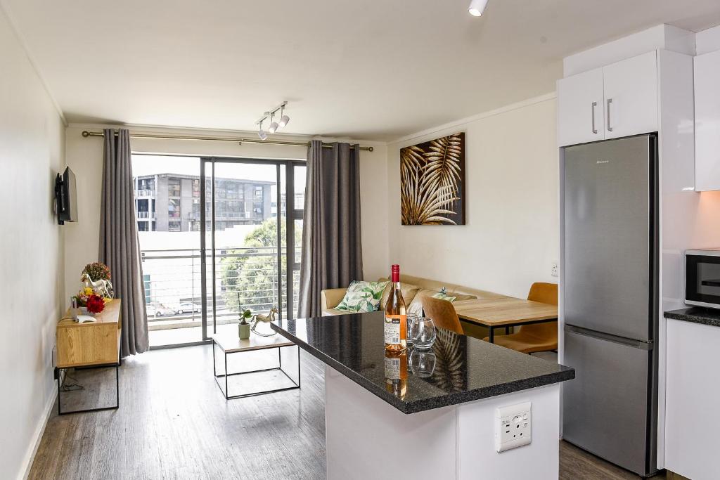هتل مدرن 2 خوابیده واحد در دیستریکت سیکس - Modern 2 Bedroom Unit in District Six