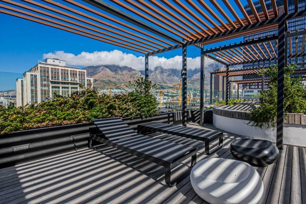 هتل سکیور، وای‌فای، پول - پرفکت فور لون تراولرز - Secure, wifi, pool- Perfect for lone travellers