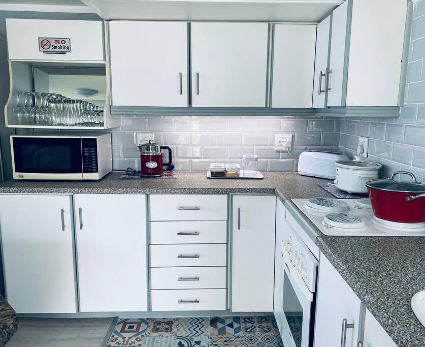 Hermanus Whale Capital - Lagoon & Sea view