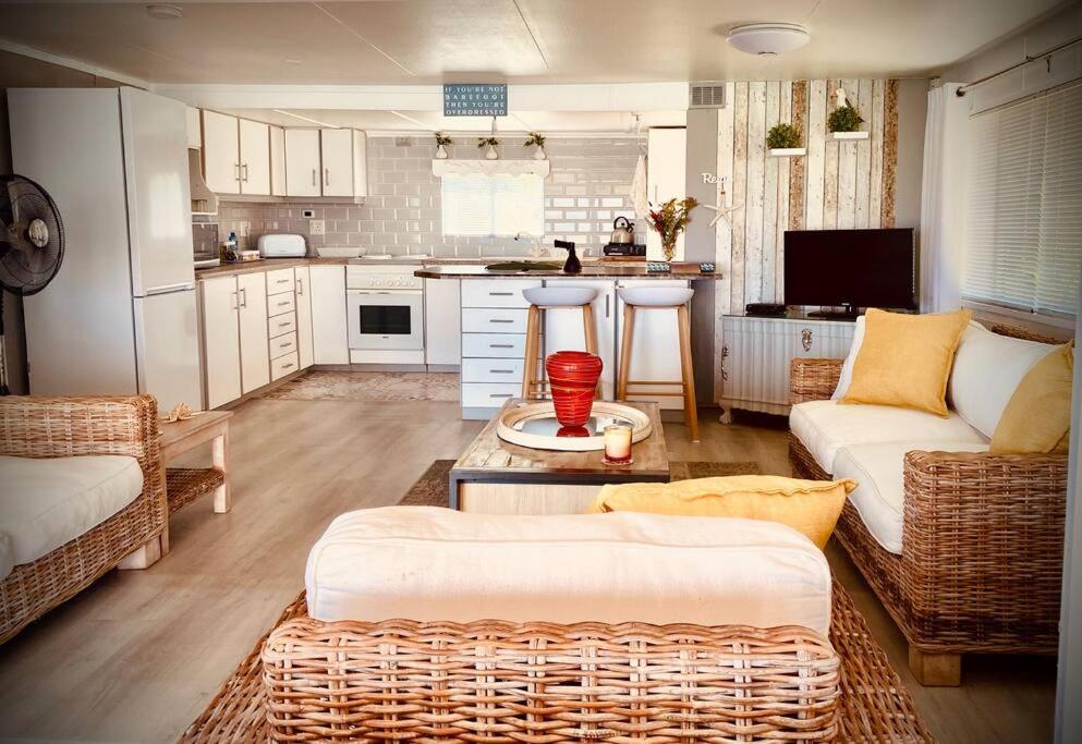 Hermanus Whale Capital - Lagoon & Sea view