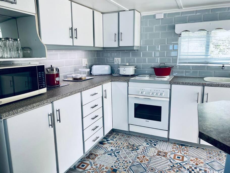 Hermanus Whale Capital - Lagoon & Sea view