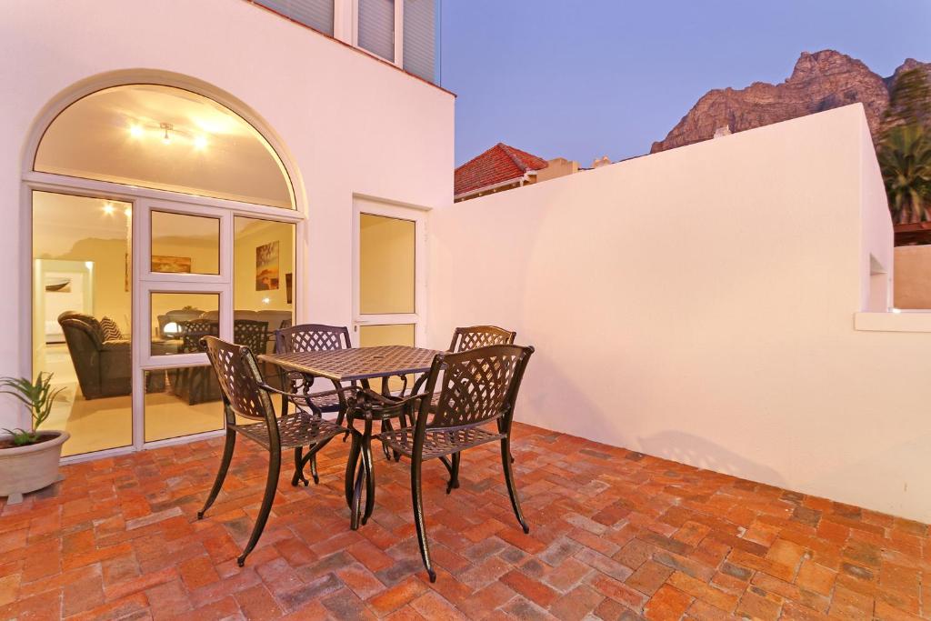 هتل کمپس بی بیچ آپارتمان - Camps Bay Beach Apartment