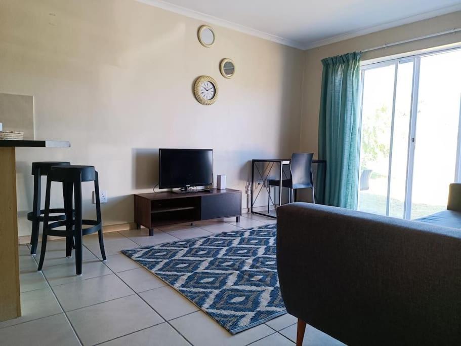 هتل دو-بد روم بیلیس در ۱۷ (نات ایمپکتد بای لودشدینگ) - 2-bedroom bliss @17 (Not impacted by loadshedding)