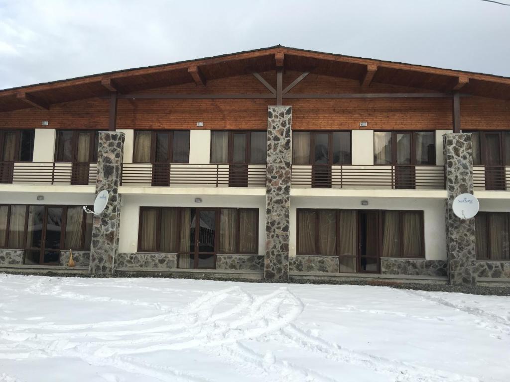 هتل کانستانتینز شالِت Konstantine's Chalet
