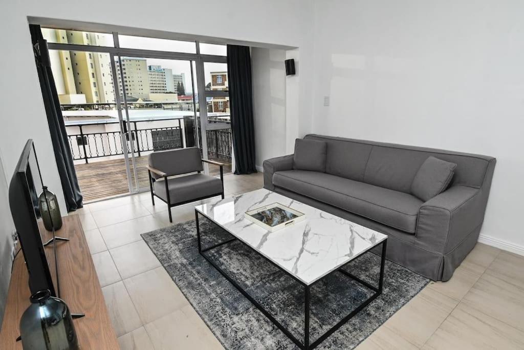 هتل ۶ کیولمبورد کورت، ۵ کیولمبورد استریت، استرند، کیپ تاون - 6 Culemborg Court, 5 Culemborg Street, Strand, Cape Town