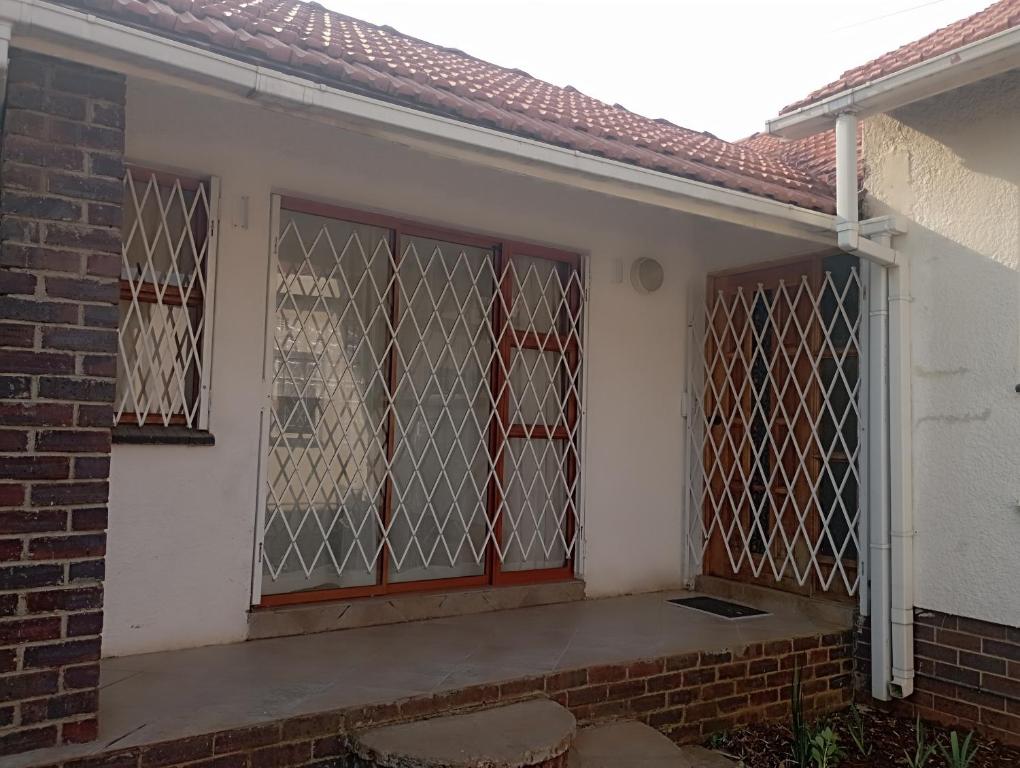 هتل یاخه سلف‌کترینگ اکامودیشن این ایدن‌ویل ژوهانسبورگ - Yakhe Self-catering Accommodation in Edenvale Johannesburg