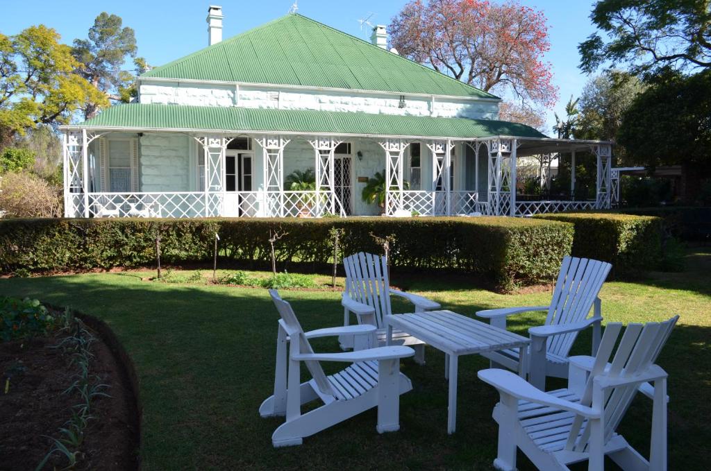 هتل ادلی هاوس Adley House