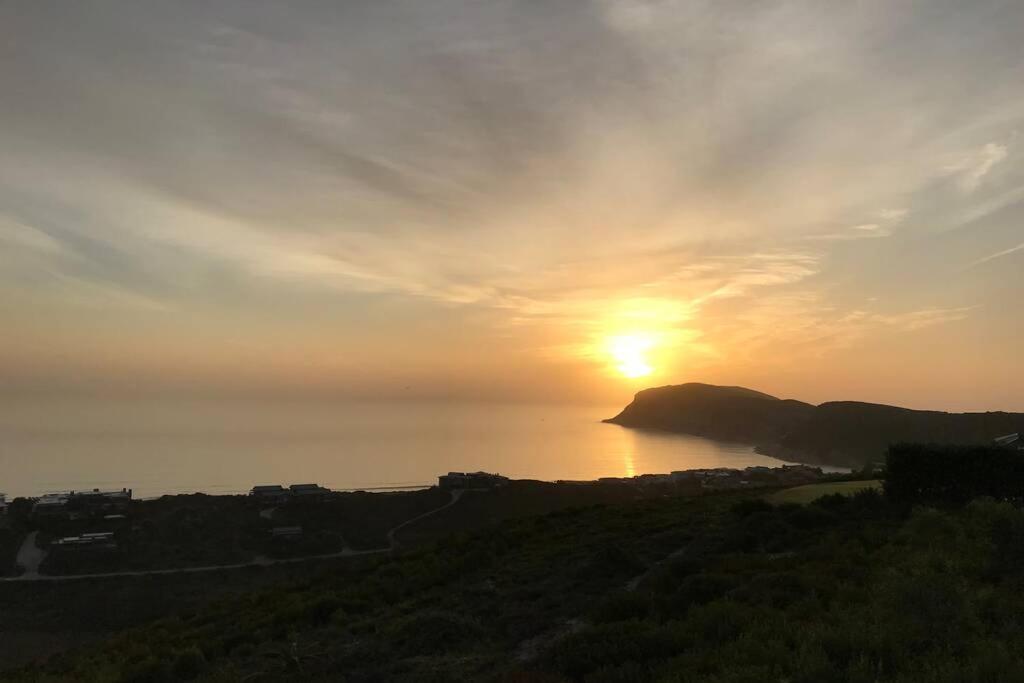 هتل ویل جوی - آ گلیمپس آف هوان - Whalejoy - A glimpse of heaven