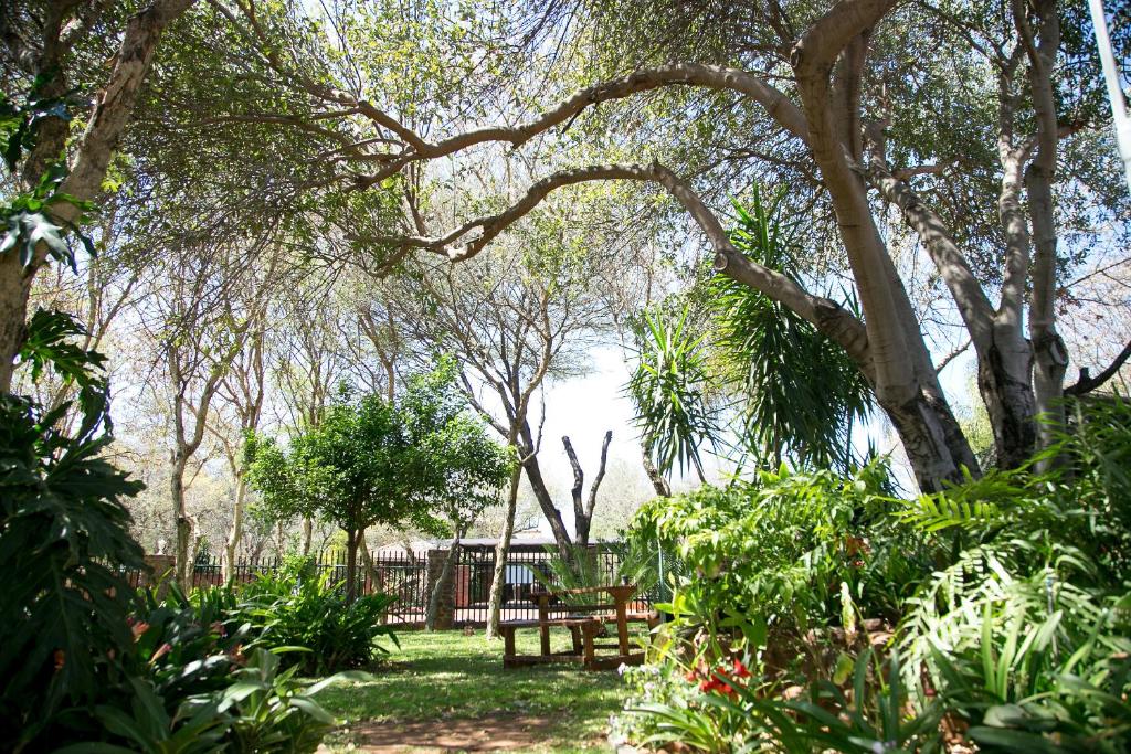هتل مارولا گاردنز گوست هاوس Maroela Gardens Guesthouse