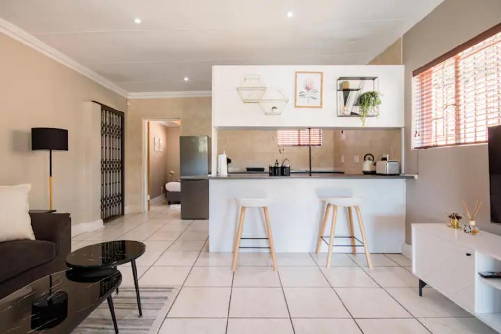 هتل بیوتیفول اند مدرن آپارتمان کلوز تو منلن - Beautiful and Modern apartment close to Menlyn