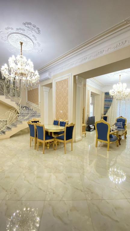 هتل گزللیز بیلدینگ - Gazelli's Building