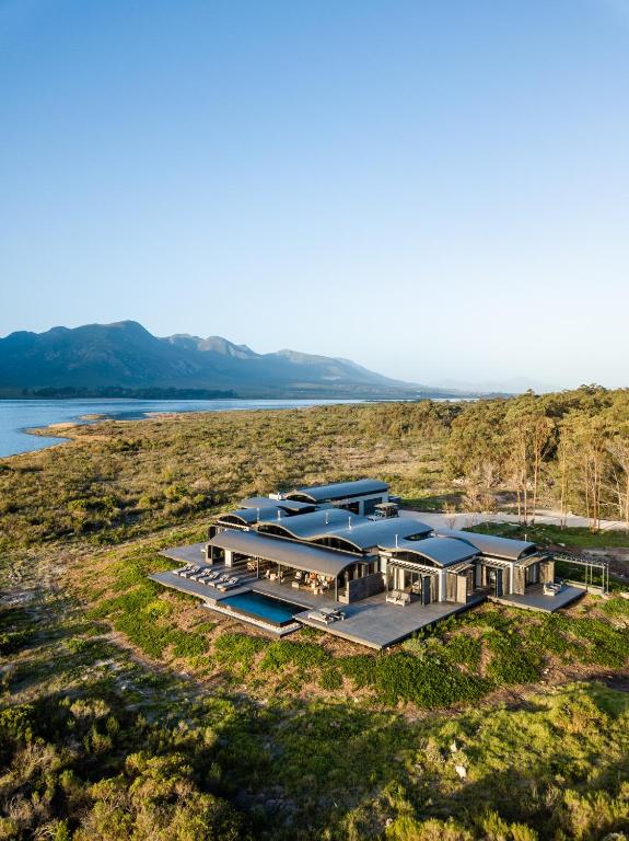 هتل پریولی لاگون هاوس Perivoli Lagoon House