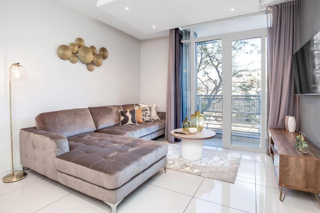 هتل ذا مدیان این روزبنک - The Median in Rosebank